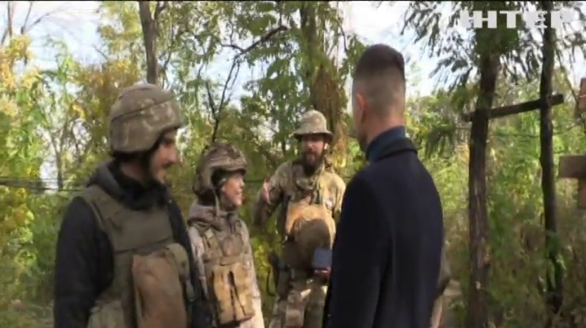 Війна на Донбасі: робітники культури відвідали військових на передовій