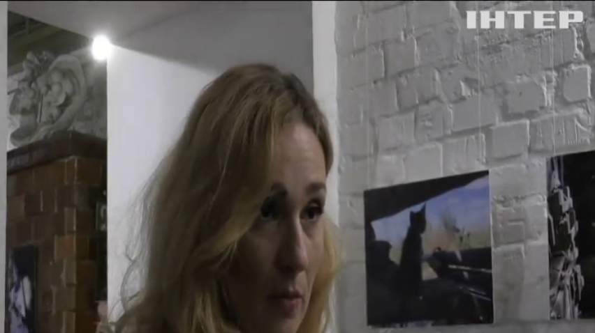 Українські військові кореспонденти показали людям власні світлини з фронту