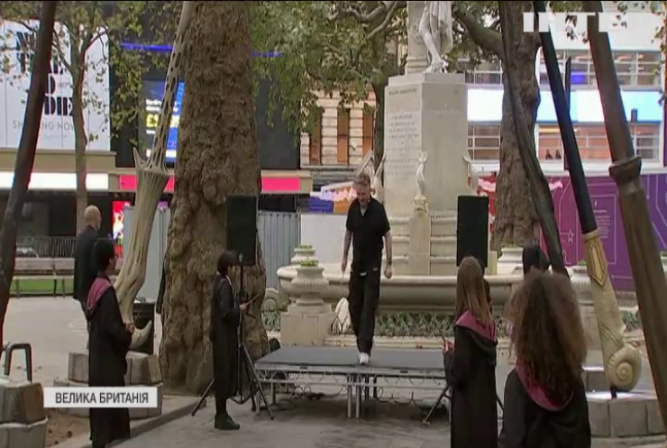 У Лондоні встановили скульптуру з паличок зі світу Гаррі Поттера