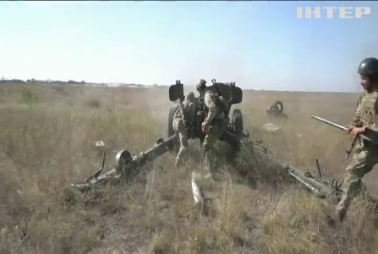 Українські артилеристи провели навчання на межі з окупованим Кримом