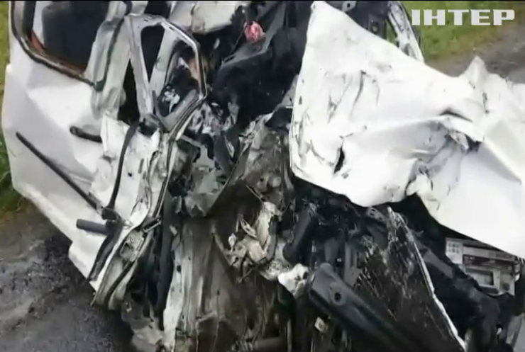 Смертельна аварія: на Львівщині загинули водій та пасажирка 