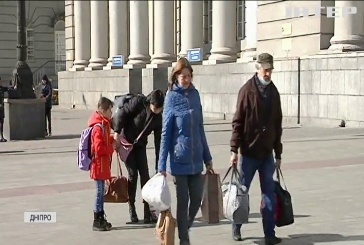 Залізничний вокзал Дніпра: як люди дотримуватимуться нових урядових правил?