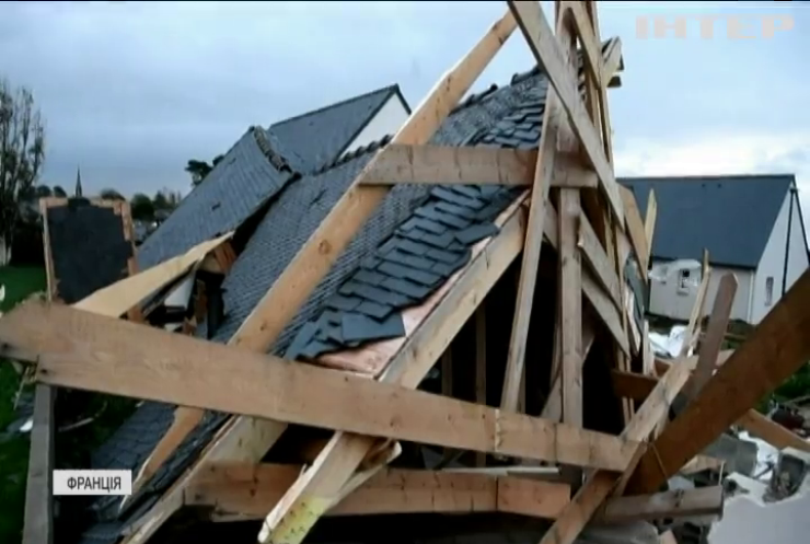 Чверть мільйона будинків зруйнував шторм "Аврора" у Франції