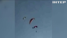 Українська парашутистка ледь не загинула під час польоту на пароплані