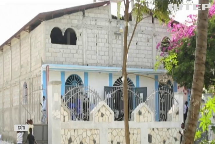 У столиці Гаїті місцеві банди увірвалися до школи