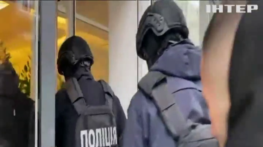 На Київщині колектори шантажували освітян порнографічними роликами