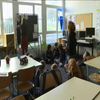 Франція повертає масковий режим у школи