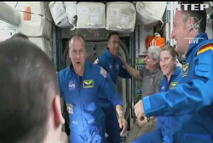 Корабель Crew Dragon доставив астронавтів НАСА на МКС