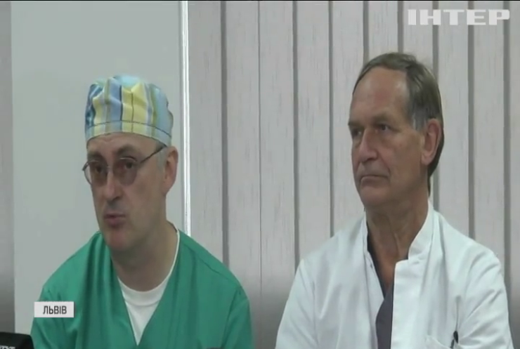 Львівські лікарі разом із німецьким хірургом роблять безкоштовну пластику