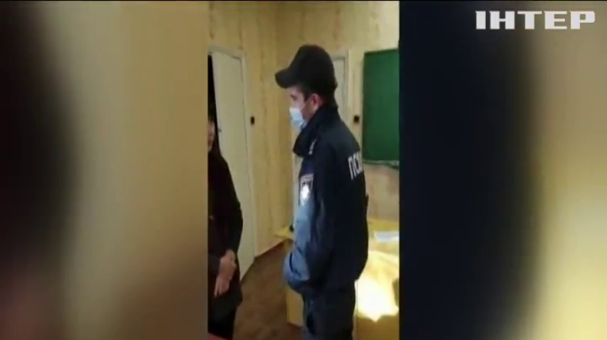 Вчителька-антивакцинаторка з Кіровоградщини продовжує вести уроки, поліція безсила