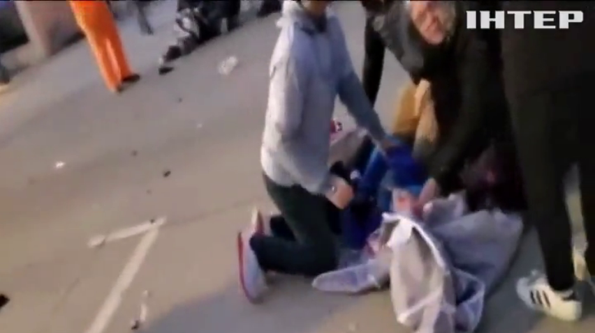 Позашляховик в'їхав у різдвяну процесію: недбалість чи теракт?