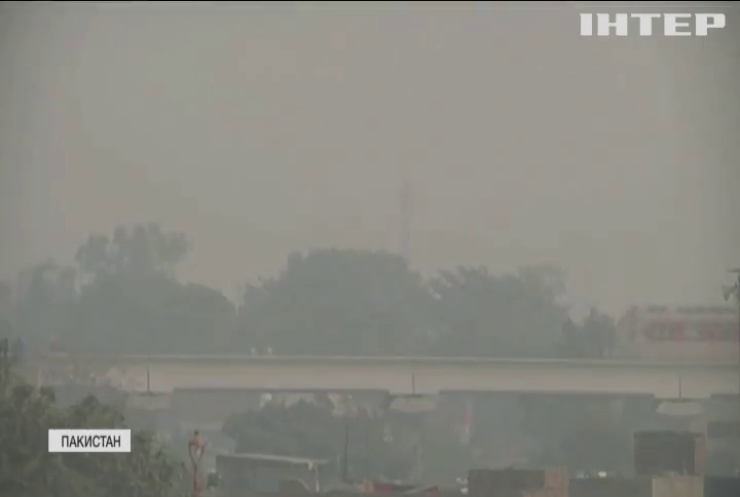 12-мільйонне пакистанське місто призупиняє роботу офісів і шкіл через смог
