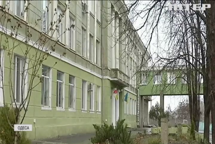 Стеля впала на голови учням однієї з одеських шкіл