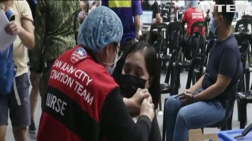 У Філіппінах розпочали масштабну вакцинальну кампанію