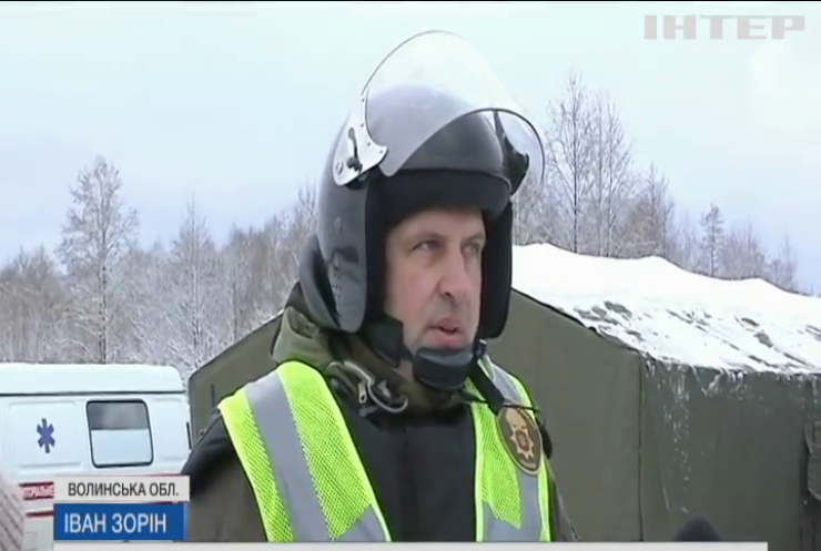 Спецоперація українських силовиків: протидіють прориву мігрантів
