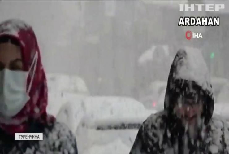 Негода продовжує накривати Туреччину снігом