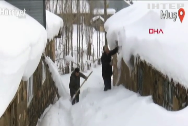 Через снігопади 400 населених пунктів опинилися відрізаними від світу