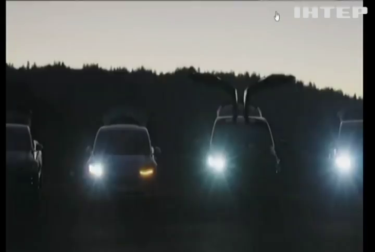 Автівки Tesla виконали український "Щедрик"