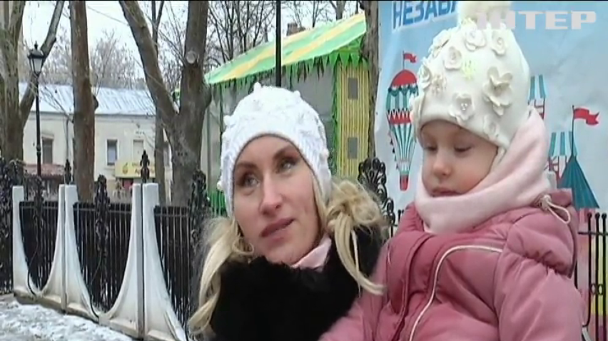 Вулицями Миколаєва їздить незвичне святкове таксі