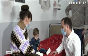Лікарі вперше в Україні провели унікальну операцію на діафрагмі легень немовляти