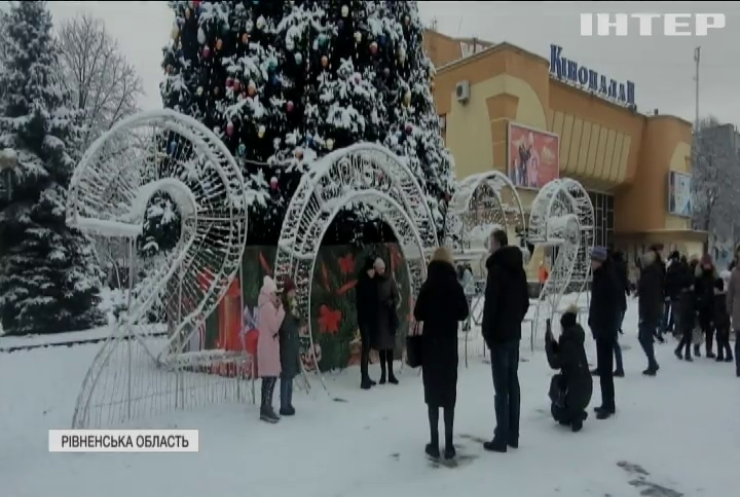 На вулиці Києва вивели 140 одиниць спецтехніки через снігопад