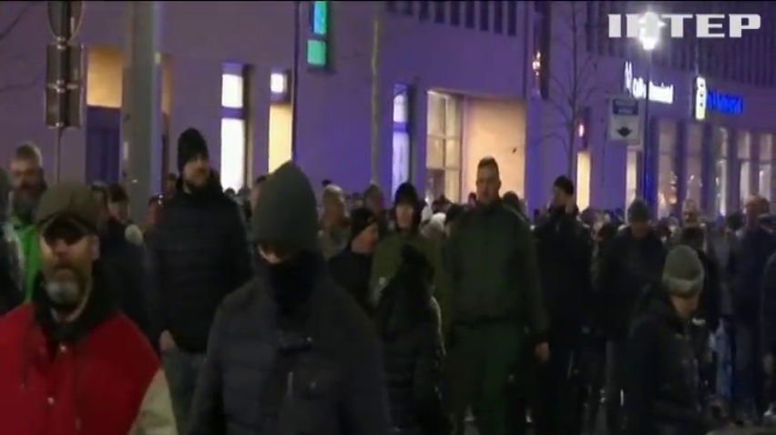 Тисячі німців вийшли на масові протести проти антикоронавірусних заходів