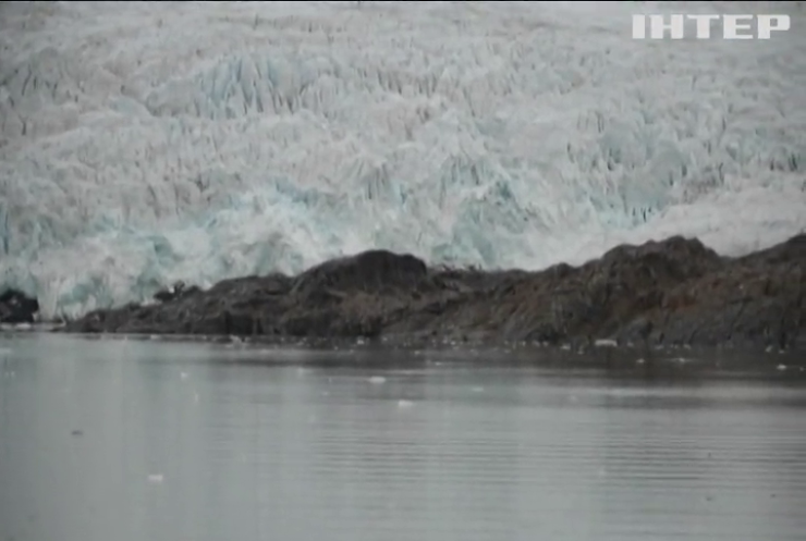 Тепла вода океану "з'їдає" величезні льодовики Гренландії та Антарктики