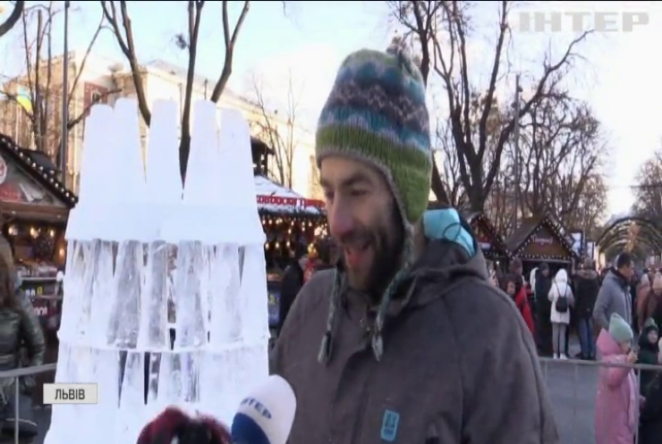 У Львові митці створили скульптури з льоду: для кожної фігури витратили 600 кг 