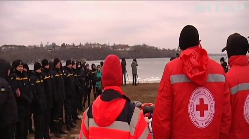 Рятувальники нагадали українцям про правила купання на Водохреще