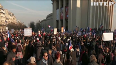Французи протестують через нові карантинні обмеження