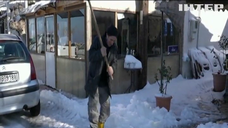 Грецький острів засипало снігом: жителі відкопували будинки та автівки