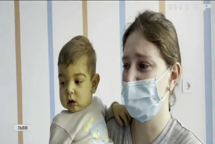 Українські медики пересадили печінку однорічній дитині