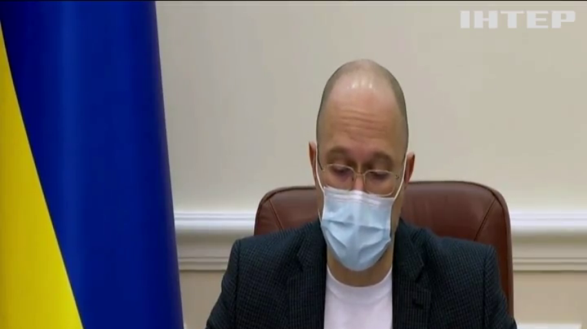 Урядовці імунізувалися бустерною дозою від Ковіду у прямому ефірі