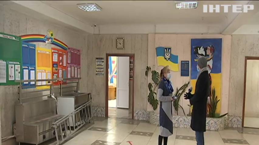 Скандал через несвіжу їжу: у київській школі зчепилися кухарка та прибиральниця