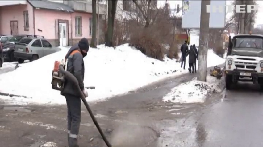 Автошляхи Львова вкриваються дірками після сходження снігу