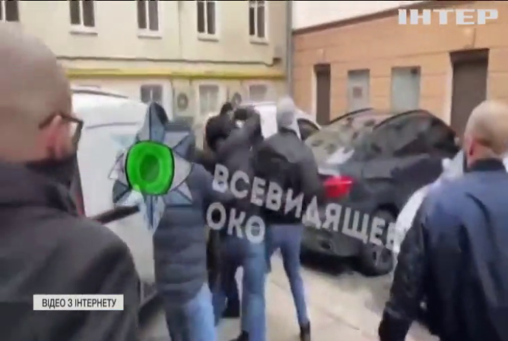Біля центрального офісу Служби безпеки у Києві сталася стрілянина