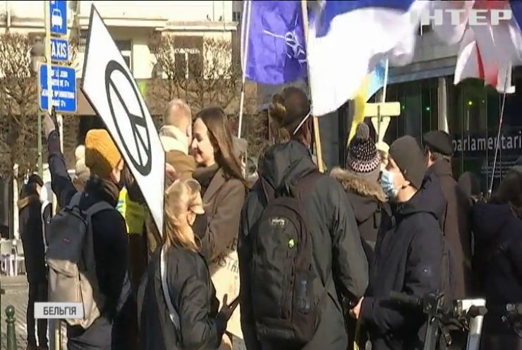 Підтримати Україну сьогодні вийшли активісти у Брюсселі