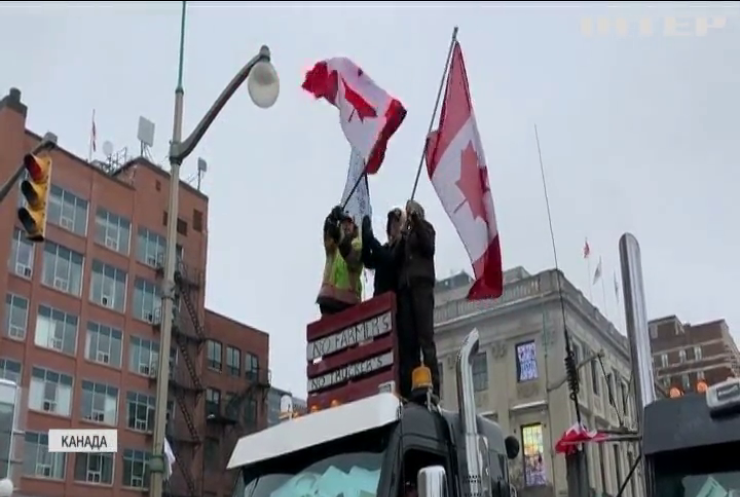 Ковбої на конях долучились до протестів у Канаді