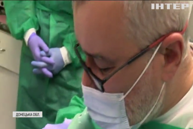 Війна на Донбасі: сучасний стоматологічний кабінет на колесах допомагає армійцям