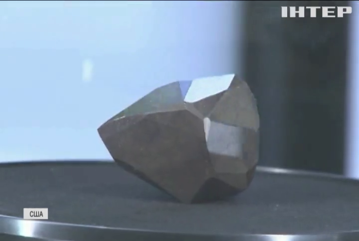 Рідкісний чорний діамант космічного походження продали з молотка