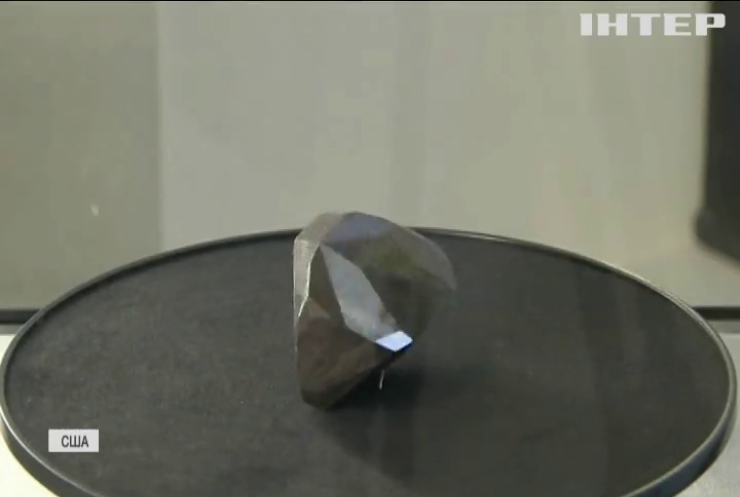 Анонімний покупець заплатив 4,5 мільйони доларів за космічний діамант