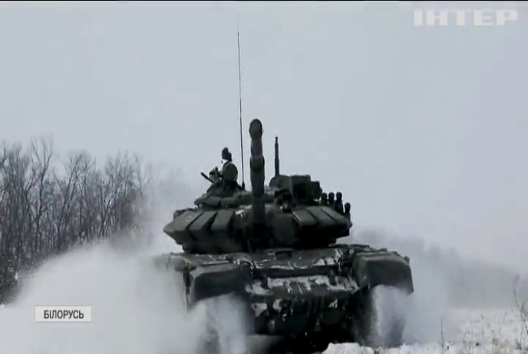 Міністр оборони Білорусі не завершуватиме "військові навчання" 