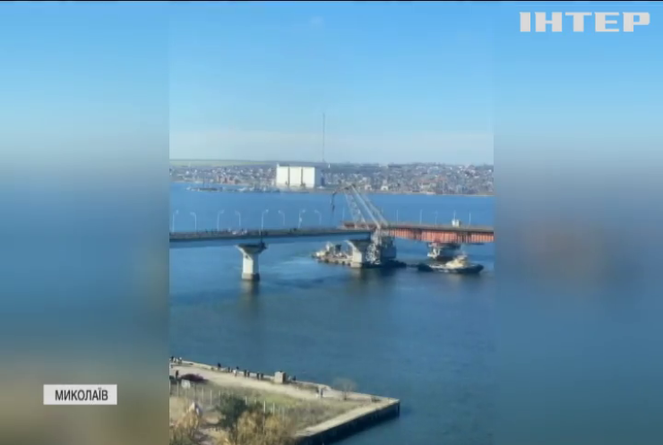 100-тонному крану вдалося відчепитися від конструкції Варварівського мосту
