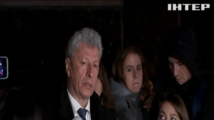 В Офісі Президента триває зустріч Володимира Зеленського з головами парламентських фракцій і груп