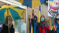 У Берліні сотні людей зібралися біля будівлі посольства Росії