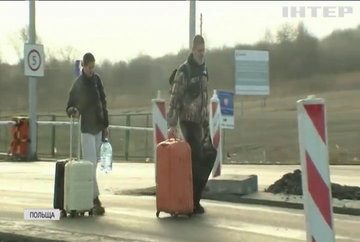 У Польщі створюють спеціальні пункти для прийому біженців з України