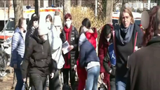 Перші біженці прибули до Німеччини: як їх зустрічають 