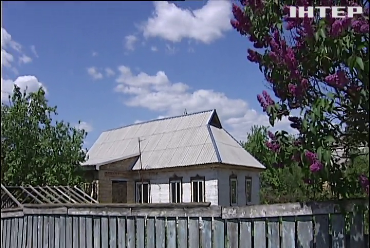 На Київщині окупанти зруйнували понад 4,5 тисячі будинків: як відбудовують Дмитрівку