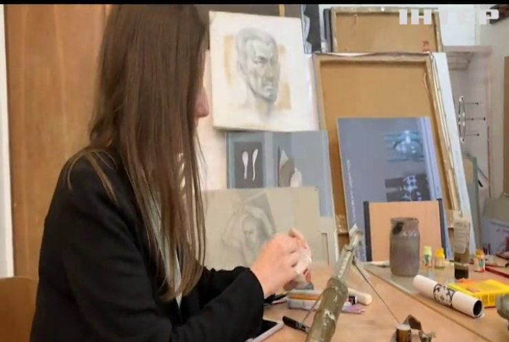 Студенти Львівської академії мистецтв пишуть картини на уламках ракет