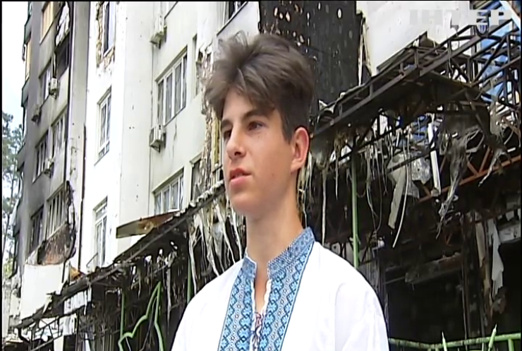 "Відлуння руйнації": українські школярі влаштували виступ на фоні руїн в Ірпені